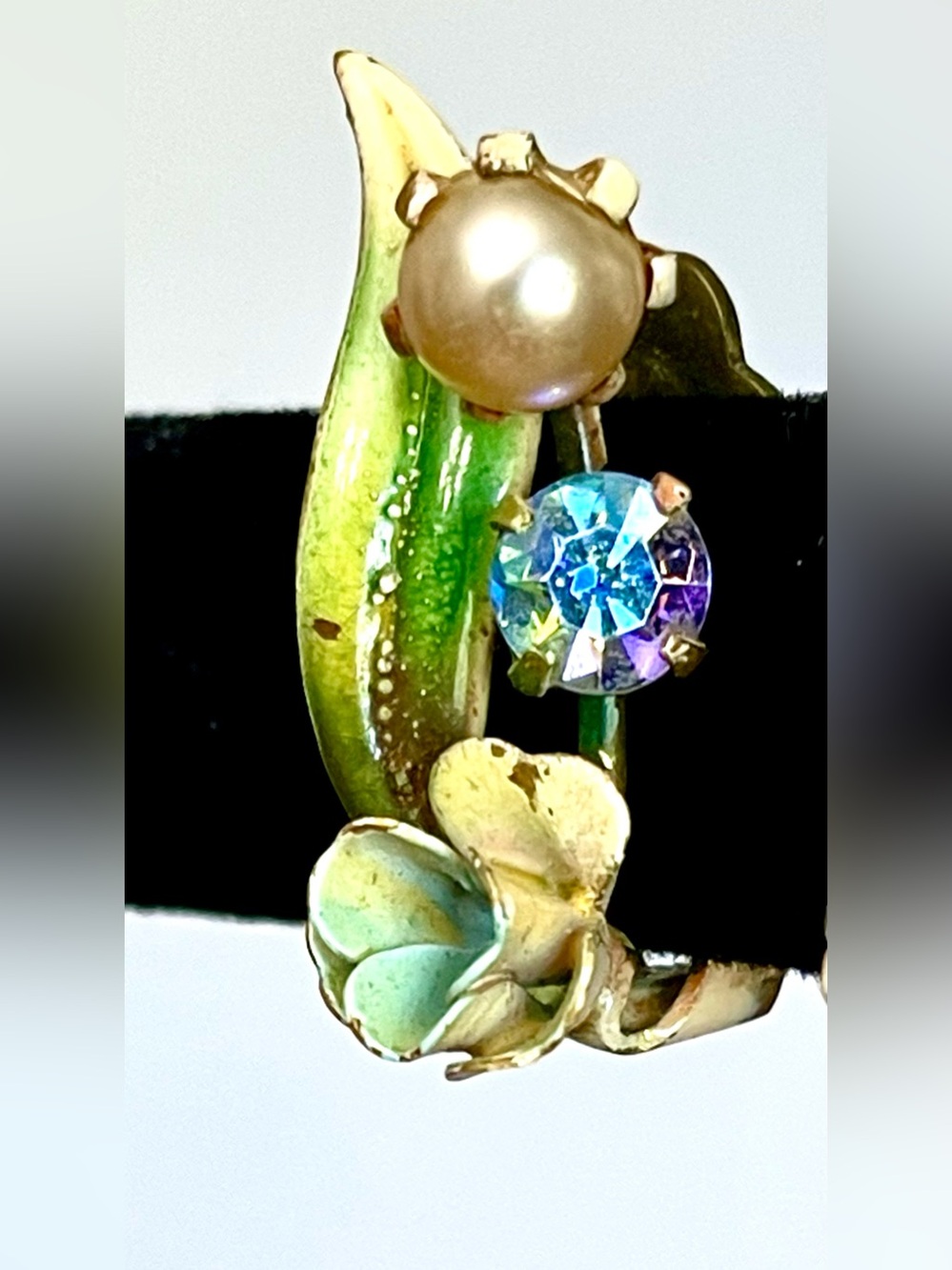 Vintage 1950s Floral Enamel Pearl AB Rhinestone Clip Earrings Hand-Painted MCM - Picture 3 of 9
